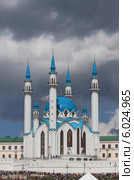Мечеть Кул-Шариф и зрители шоу. Казань, Татарстан (2014 год). Стоковое фото, фотограф Вадим Хомяков / Фотобанк Лори