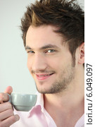 Man holding small coffee. Стоковое фото, фотограф Phovoir Images / Фотобанк Лори