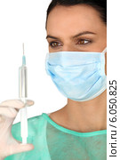 Female surgeon holding syringe. Стоковое фото, фотограф Phovoir Images / Фотобанк Лори