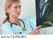 Nurse looking at X-ray. Стоковое фото, фотограф Phovoir Images / Фотобанк Лори