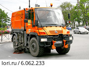 Поливомоечный автомобиль Unimog U400 (2013 год). Редакционное фото, фотограф Art Konovalov / Фотобанк Лори