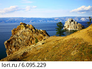 Вид на скалу Шаманка(мыс Бупхан). остров Ольхон, Байкал, Россия. Стоковое фото, фотограф Алексей Голубков / Фотобанк Лори