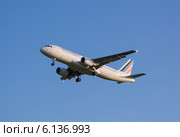 Самолет авиакомпании Air France заходит на посадку в аэропорту Шереметьево (2014 год). Редакционное фото, фотограф Александр Фрейдин / Фотобанк Лори
