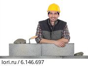 Portrait of a stonemason at work. Стоковое фото, фотограф Phovoir Images / Фотобанк Лори