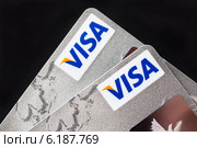 Расчетные банковские карты Visa (2014 год). Редакционное фото, фотограф Victoria Demidova / Фотобанк Лори