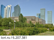 Казахстан. Город Астана. Городской пейзаж с небоскребами (2014 год). Редакционное фото, фотограф Александр Тараканов / Фотобанк Лори