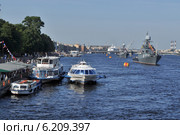 Праздничный  день  на  Неве (  накануне  дня  ВМФ  в  Петербурге ) (2014 год). Редакционное фото, фотограф Татьяна Чепикова / Фотобанк Лори