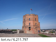 Башня Гедиминаса на Замковой горе в Вильнюсе, Литва (2014 год). Стоковое фото, фотограф Алексей Семенушкин / Фотобанк Лори