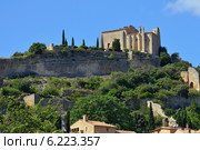 Красивая средневековая деревня Сен-Сатюрнен-лез-Апт (Saint Saturnin Les Apt) в Провансе, Франция (2014 год). Стоковое фото, фотограф Знаменский Олег / Фотобанк Лори