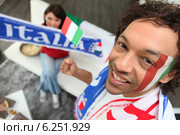 Man supporting the Italians. Стоковое фото, фотограф Phovoir Images / Фотобанк Лори