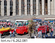 Выставка-ретроспектива к 90-летнему юбилею московского автобуса. Проспект Академика Сахарова, Москва (2014 год). Редакционное фото, фотограф Илюхина Наталья / Фотобанк Лори