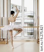Ballet dancer rehearsing. Стоковое фото, агентство BE&W Photo / Фотобанк Лори