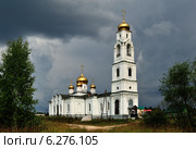 Церковь на фоне грозового неба (2014 год). Стоковое фото, фотограф Енин Арсений / Фотобанк Лори