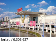 Торговый центр "Vegas" (Каширское шоссе) (2014 год). Редакционное фото, фотограф Сергей Лаврентьев / Фотобанк Лори