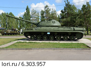 Тяжелый танк Т-10М в парке Победы, Нижний Новгород (2014 год). Редакционное фото, фотограф Андрей Забродин / Фотобанк Лори
