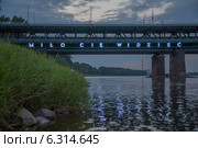 Night illumination on the Gdaсski Bridge. Редакционное фото, агентство BE&W Photo / Фотобанк Лори