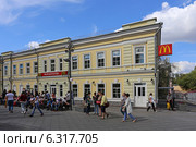 Mcdonalds на Третьяковской, Москва (2014 год). Редакционное фото, фотограф Алексей Гусев / Фотобанк Лори