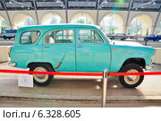"Москвич-411" - полноприводный универсал (база модели 423) на выставке "Автомобильная промышленность" на ВДНХ (2014 год). Редакционное фото, фотограф Алёшина Оксана / Фотобанк Лори