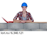 Woman stood with shovel. Стоковое фото, фотограф Phovoir Images / Фотобанк Лори