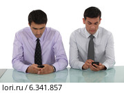 Businessmen sending text messages. Стоковое фото, фотограф Phovoir Images / Фотобанк Лори