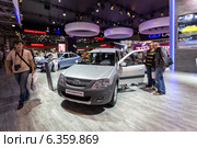 Lada Largus Cross. Московский международный автомобильный салон 2014. Редакционное фото, фотограф Сергей Лаврентьев / Фотобанк Лори
