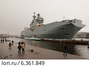 "Мистраль" на Неве (2009 год). Редакционное фото, фотограф Александр Алексеев / Фотобанк Лори