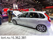 Lada Kalina Sport. Московский международный автомобильный салон 2014. Редакционное фото, фотограф Сергей Лаврентьев / Фотобанк Лори