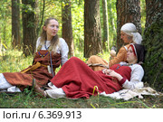 Селянки, фестиваль исторической реконструкции "Гнездово" (2014 год). Редакционное фото, фотограф Вячеслав Палес / Фотобанк Лори