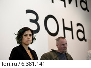 Надежда Толоконникова на презентация правозащитных проектов участниц Pussy Riot "Зона Права" и "Медиа Зона" в галерее Марата Гельмана на Винзаводе. Редакционное фото, фотограф Николай Винокуров / Фотобанк Лори