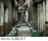 Old abandoned stone houses in ancient Rome. Стоковое фото, агентство Ingram Publishing / Фотобанк Лори