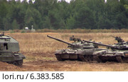 Колонна российской военной техники разворачивается на позиции на военном полигоне (2014 год). Редакционное видео, видеограф Арташес Оганджанян / Фотобанк Лори