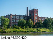 Город Наволоки. Здание ООО «ХБК Навтекс» (2014 год). Стоковое фото, фотограф Денис Шароватов / Фотобанк Лори