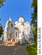 Церковь Воскресения Словущего (2006 г.) в поселке Быково, Раменский район, Московская область. Архитектор Татьяна Сибирякова (2014 год). Стоковое фото, фотограф Иван Марчук / Фотобанк Лори