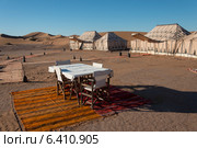 Tents at Erg Chigaga Luxury Desert Camp in Sahara Desert, Souss-Massa-Draa, Morocco (2012 год). Стоковое фото, агентство Ingram Publishing / Фотобанк Лори