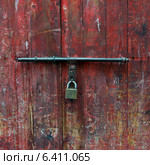Close-up of a padlock on a door, Marrakesh, Morocco. Стоковое фото, агентство Ingram Publishing / Фотобанк Лори