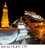 Potala Palace at night, Lhasa, Tibet, China (2012 год). Стоковое фото, агентство Ingram Publishing / Фотобанк Лори