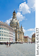 Площадь Neumarkt  и Фрауэнкирхе (Frauenkirche), Дрезден, Германия (2014 год). Редакционное фото, фотограф Алина Сбитнева / Фотобанк Лори