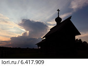 Силуэт Никольской часовни в деревне Гоморовичи на закате, Ленинградская область (2014 год). Стоковое фото, фотограф Самохвалов Артем / Фотобанк Лори