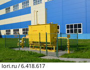 Газораспределительный шкаф на территории современного предприятия. Стоковое фото, фотограф Ирина Борсученко / Фотобанк Лори