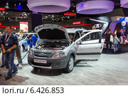 Lada Largus Cross. Московский международный автомобильный салон 2014. Редакционное фото, фотограф Сергей Лаврентьев / Фотобанк Лори