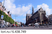 Большая церьковь (Grote Kerk) на центральной рыночной площади Grote Markt (Харлем, Голландия) (2014 год). Редакционное видео, видеограф FMRU / Фотобанк Лори
