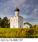 Церковь Покрова на Нерли. Боголюбово. Россия (2014 год). Редакционное фото, фотограф Сергей Лаврентьев / Фотобанк Лори