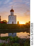 Церковь Покрова Пресвятой Богородицы на Нерли на рассвете (2014 год). Редакционное фото, фотограф Сергей Лаврентьев / Фотобанк Лори