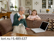 Grandmother spending time with her granddaughter. Стоковое фото, агентство BE&W Photo / Фотобанк Лори