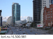 Вид сверху на проспект Димитрова в городе Новосибирске, Россия (2014 год). Редакционное фото, фотограф Сергей Суслов / Фотобанк Лори