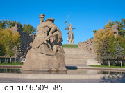 Волгоград. Мемориальный комплекс "Родина мать зовет". Аллея памяти. Скульптор Евгений Вучетич (2014 год). Редакционное фото, фотограф Андрей Ижаковский / Фотобанк Лори