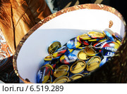 "Марш Мира" 21 сентября 2014 в Москве. Значки "Нет войне!" Стоковое фото, фотограф Анна Юферева / Фотобанк Лори