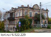 Старинный жилой дом, требующий реставрации. Казань, улица Япеева, 18 (2014 год). Стоковое фото, фотограф Динара Х / Фотобанк Лори