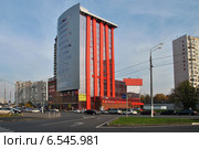 Торгово-офисный центр на Снежной улице в Свиблове в Москве (2014 год). Редакционное фото, фотограф lana1501 / Фотобанк Лори