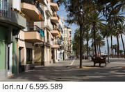 Pavement embankment in Badalona (2014 год). Редакционное фото, фотограф Яков Филимонов / Фотобанк Лори